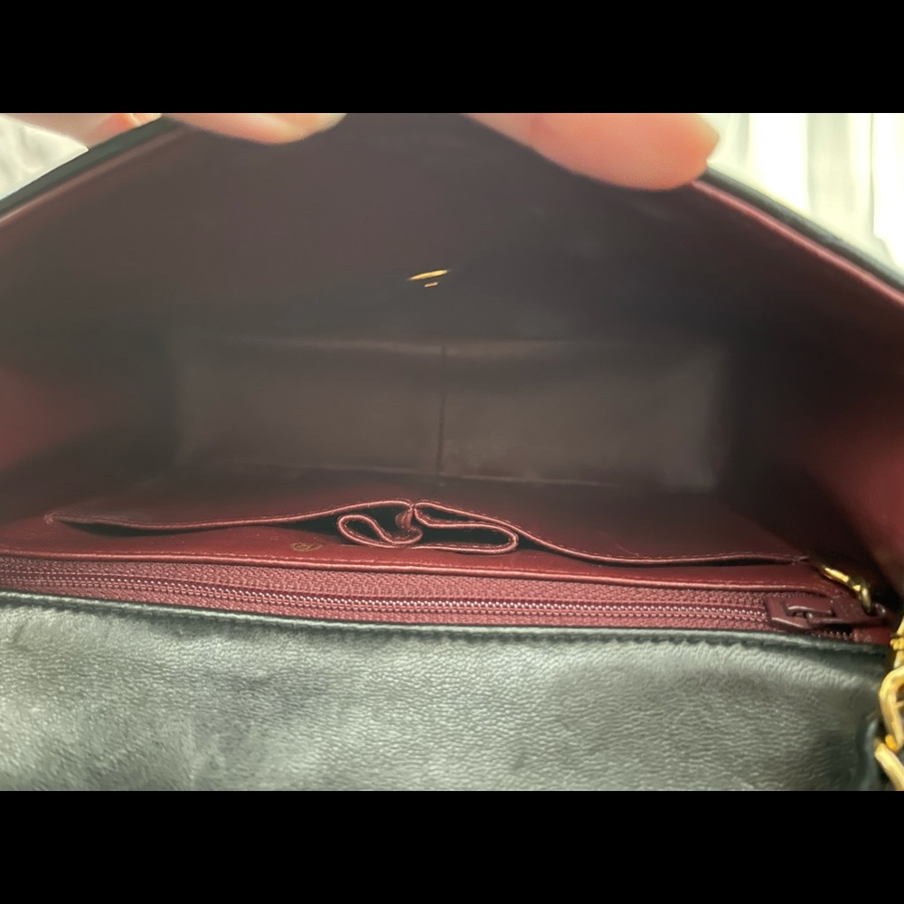 Authentic Chanel classic crossbody flap bag - Picture 12 of 13